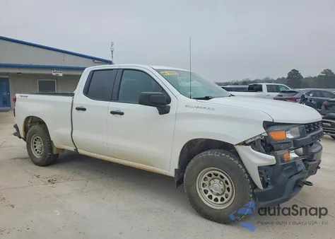 2021 Chevrolet Silverado K1500 z USA, uszkodzony, nr VIN 1GCRYAEF4MZ322774